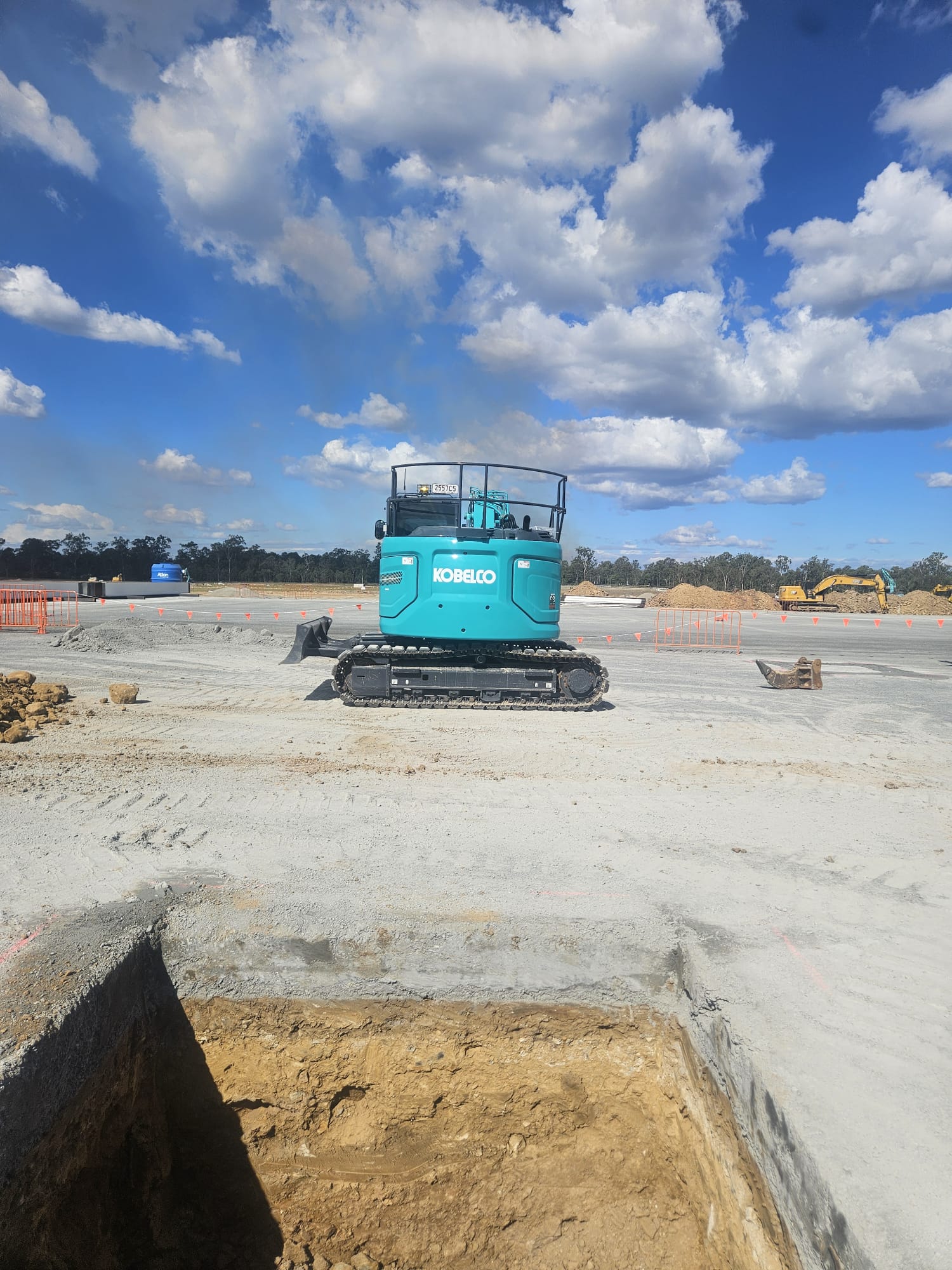kobelco 13.5t excavator