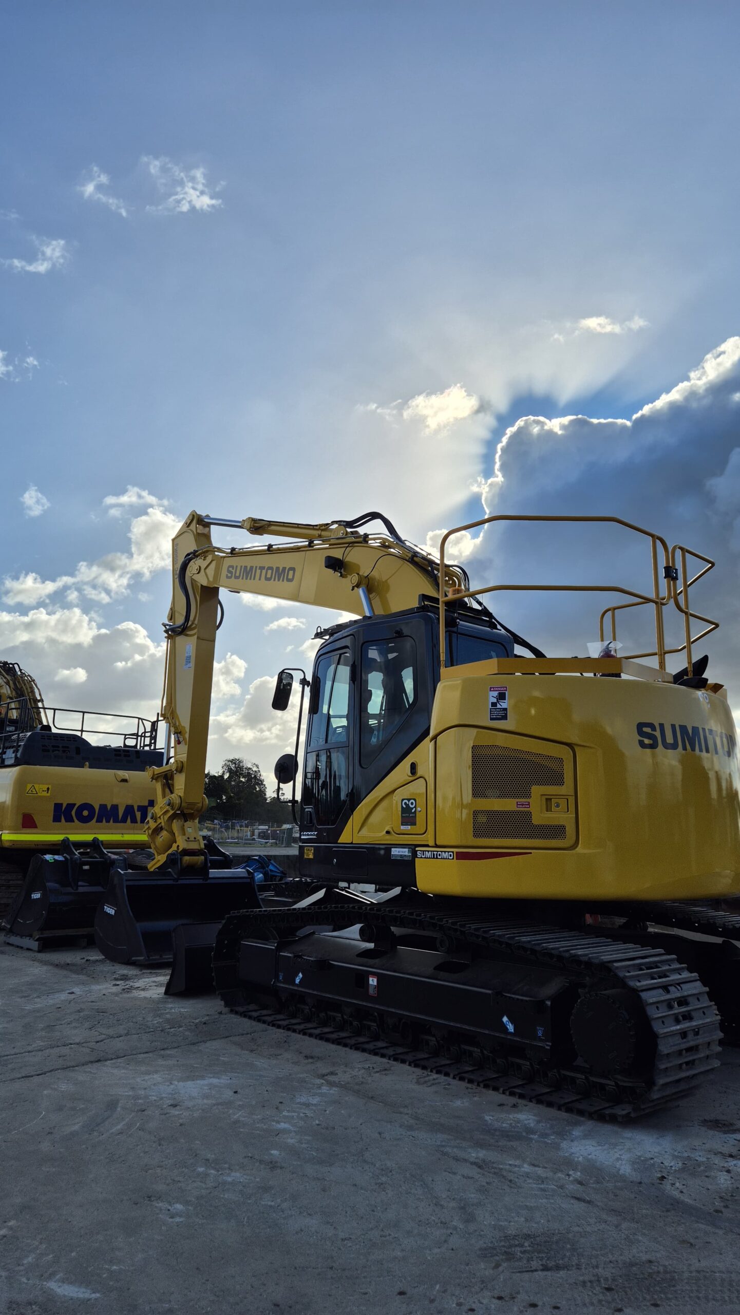 sumitomo reduced radius excavator